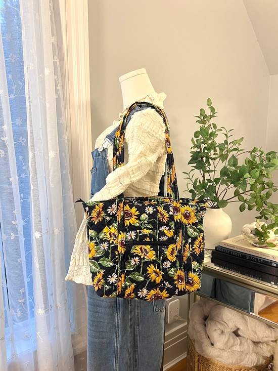 Vera Bradley Handbags - Vera Bradley Sunflower Quilted Tote